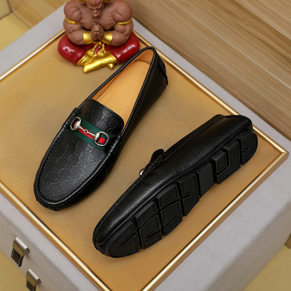 Men's shoes 💰360💰💰GUCCI Gucci official website synchronizes the latest model 🛃The upper is made of imported cowhide, 🐷leather lining, rubber outsole, 🎩🎩top-notch handcrafted workmanship with fine stitches and threads🔍definitely satisfy those perfectionist men who pursue high luxury quality 👏 Colors available! Code number 38-45 Large quantity in stock